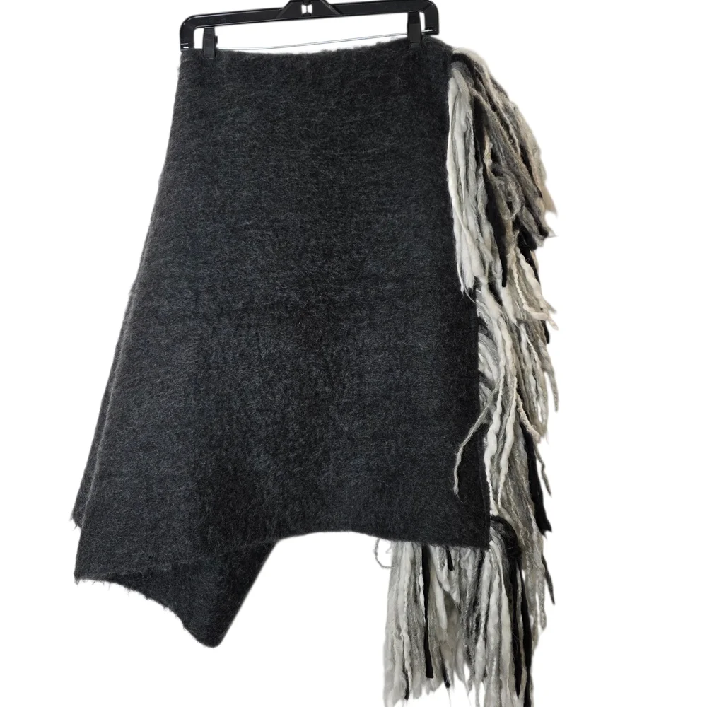 Merben Inc. handwoven Fringed hesther Black and White Throw Blanket - Picture 3 of 8